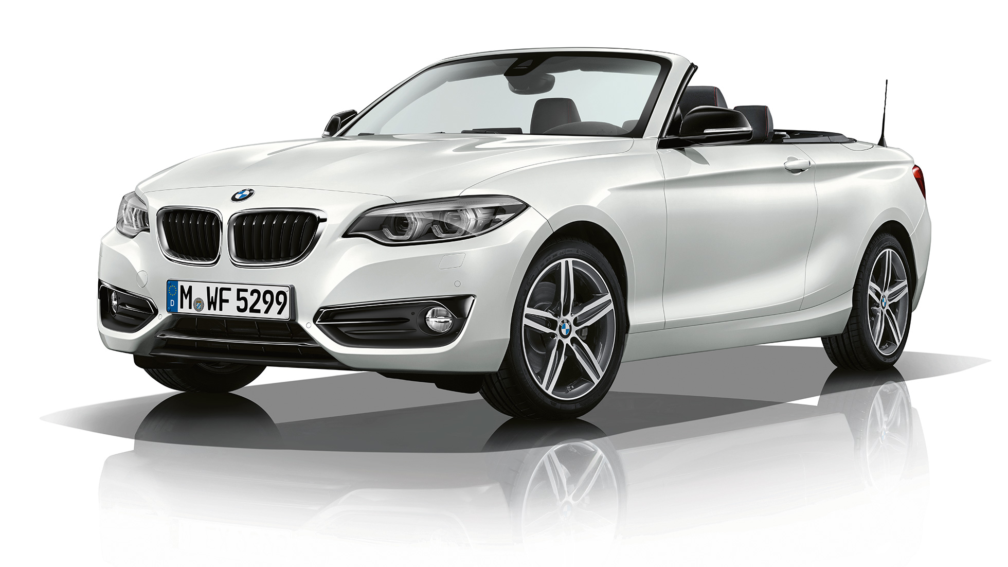 BMW Serie 2 Convertible, toma frontal de tres cuartos del Modelo Sport Line